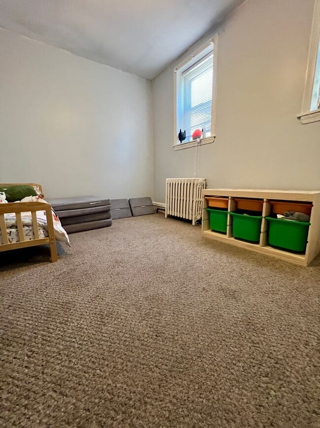 Building Photo - Gorgeous 3-Bedroom Townhome in East Falls! Available June 1st!
