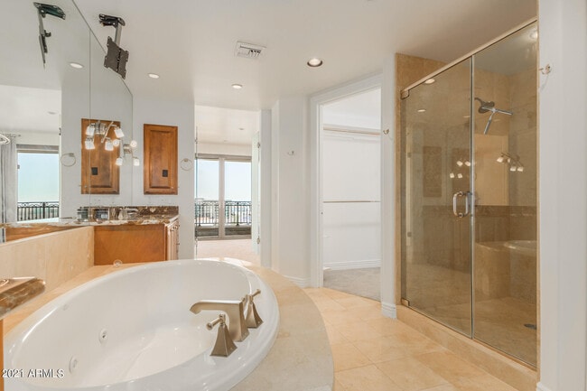 Building Photo - 7175 E Camelback Rd