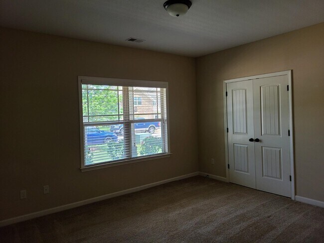 Building Photo - 7327 San Vista Dr