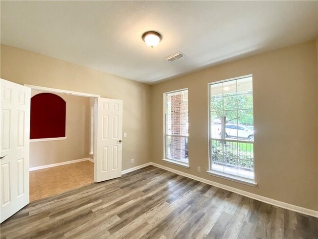 Building Photo - 2214 Conway Cove