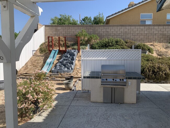Building Photo - 38650 Juniper Tree Rd
