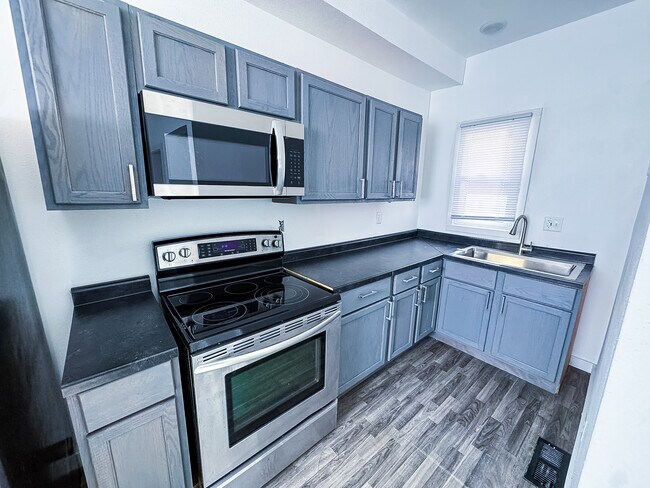 Building Photo - 1106 Portage Ave
