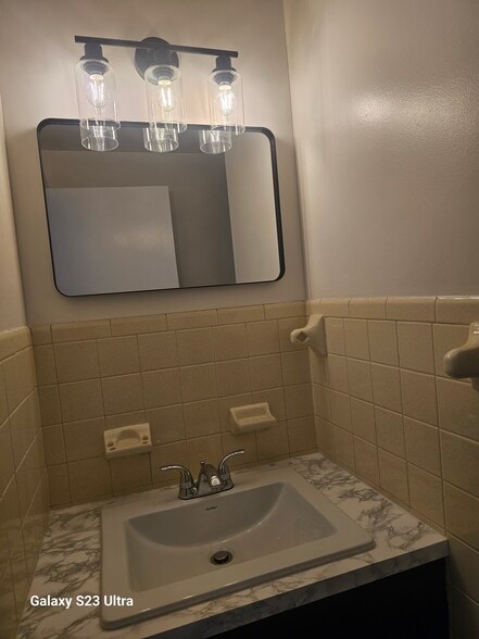 Bathroom - 210 E Chestnut St