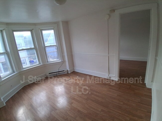 Building Photo - 531 Robeson St
