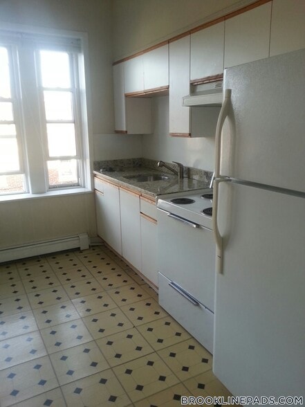 Building Photo - 208 Winthrop Rd