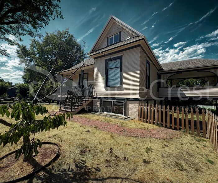 Building Photo - 603CHERRY