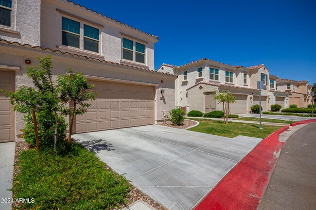 Building Photo - 4077 S Sabrina Dr