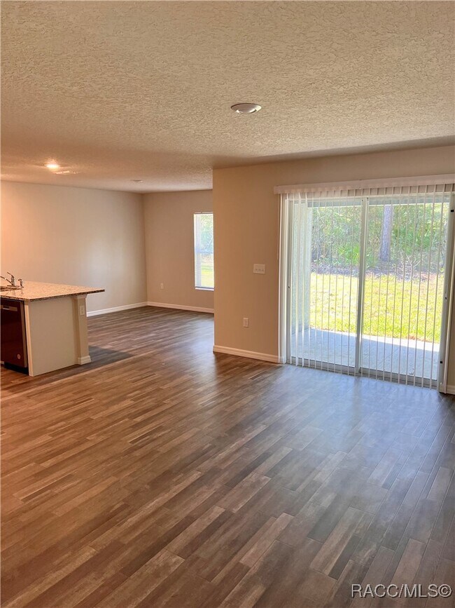 Building Photo - 6652 N Bedstrow Blvd