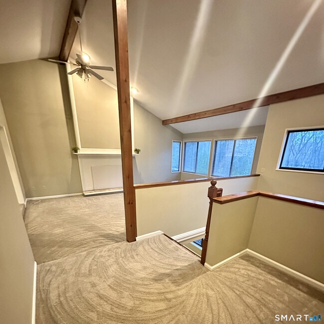 Building Photo - 6 Cove Rd