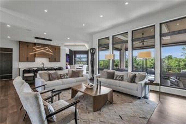 Building Photo - {5842} Luxury Rental in Forrest Ridge Esta...