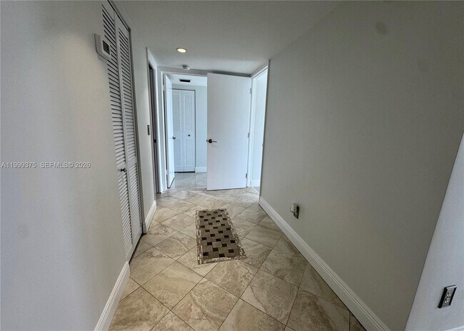 Building Photo - 14415 N Kendall Dr