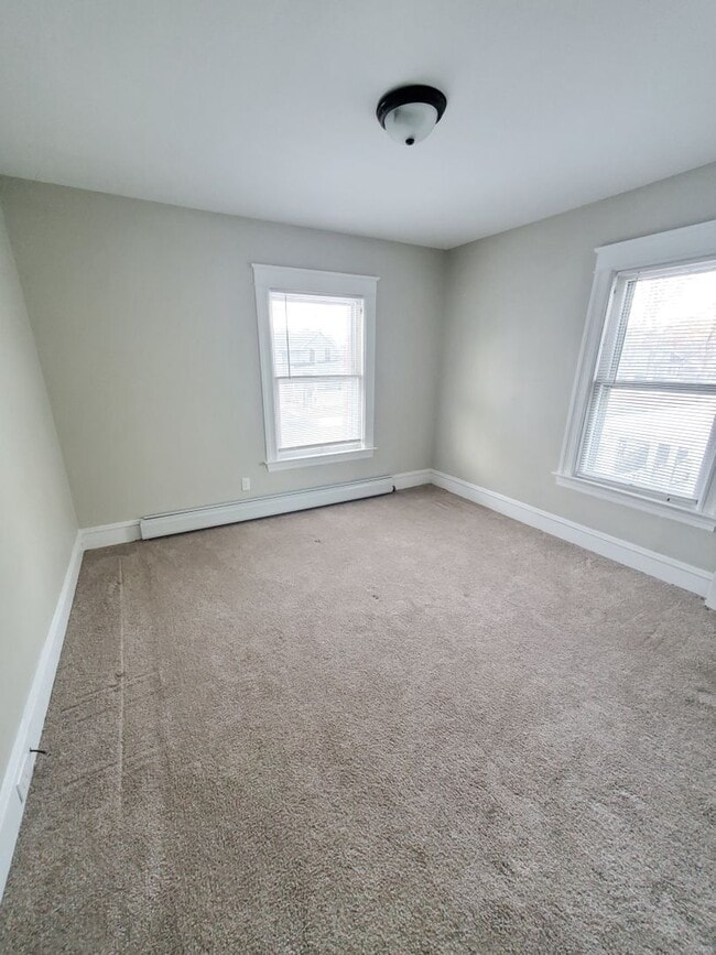 Building Photo - Well updated 3br with full laundry  Huge garage