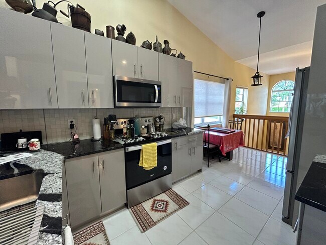 Building Photo - 7348 Lake Meadow Way