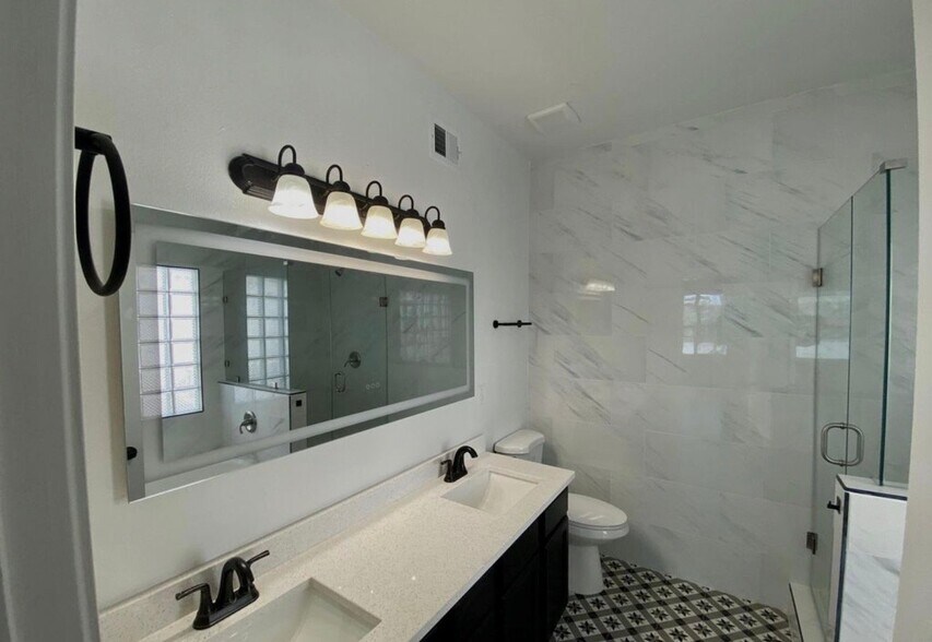 Building Photo - 753 Desert Star Dr