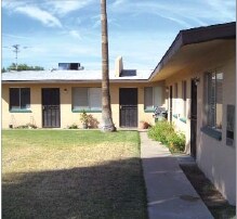 Building Photo - Holly Gardens