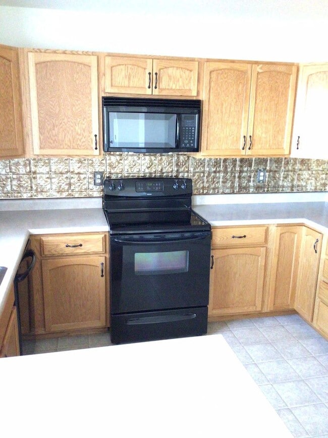 Building Photo - 1613 Summerset Dr