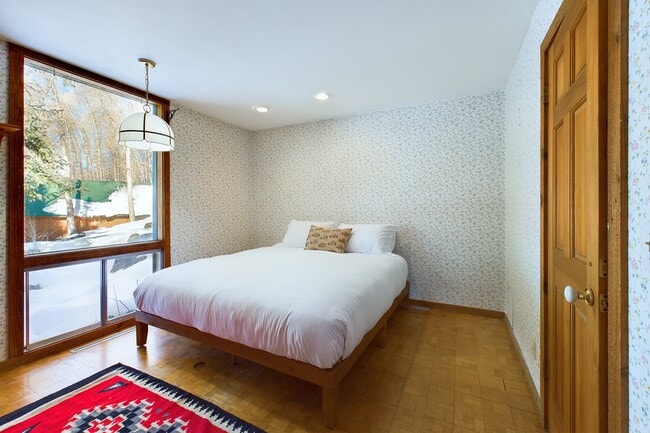 Building Photo - 209 E Reds Rd