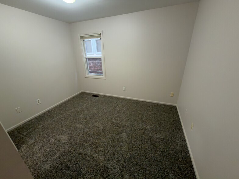 Building Photo - 846 Beaconsfield Ave