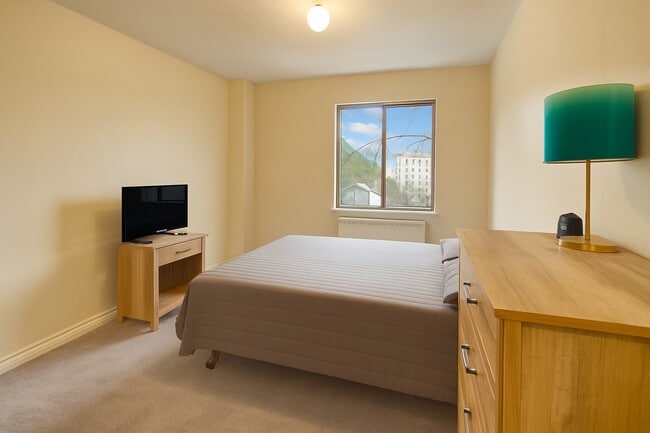 Building Photo - Mendenhall Tower