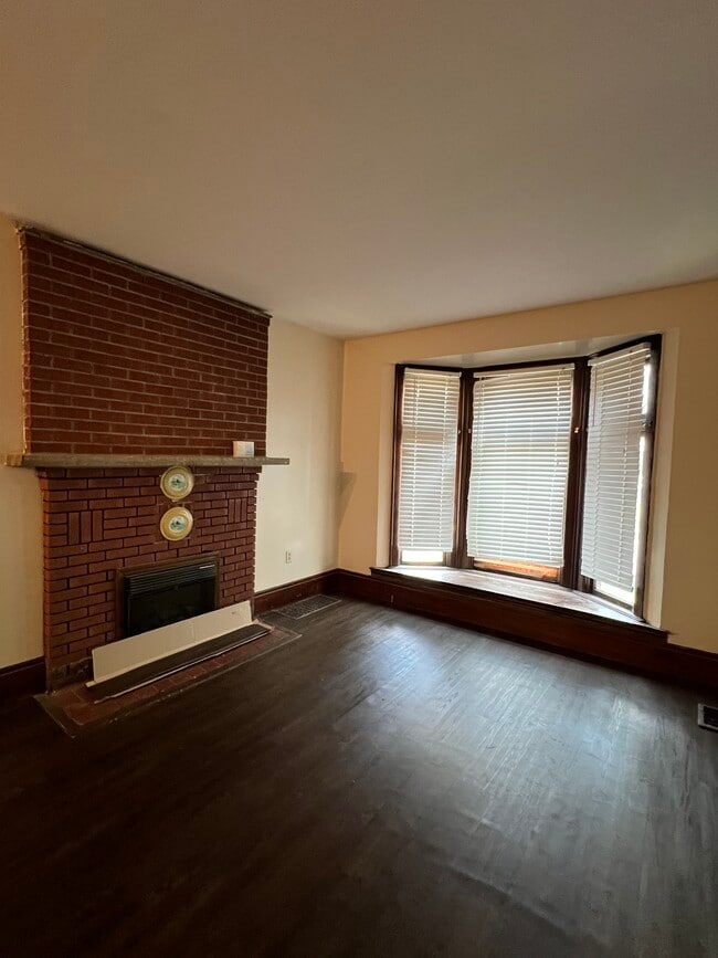 Building Photo - 568 Bird Ave