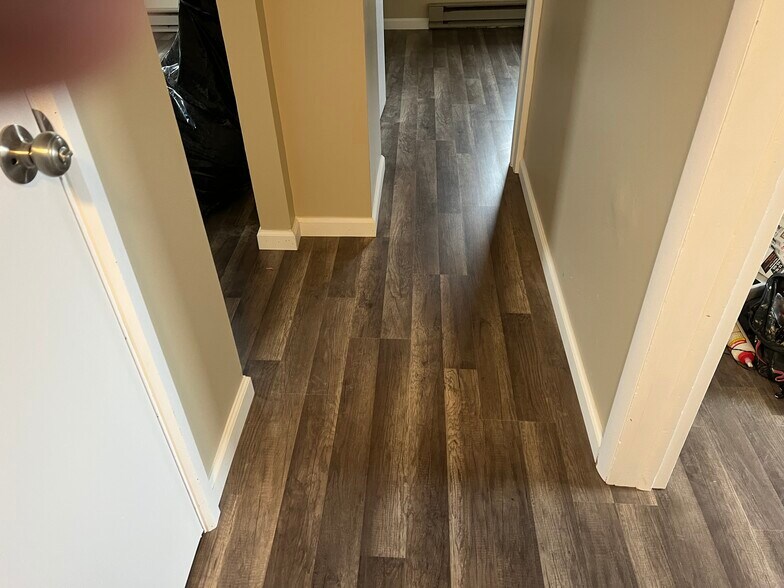 Building Photo - 132 S Apple St