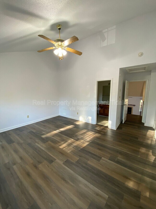 Building Photo - 610 Guy Ln