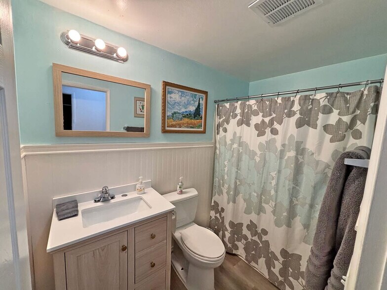 Building Photo - 10499 S Carnation Dr