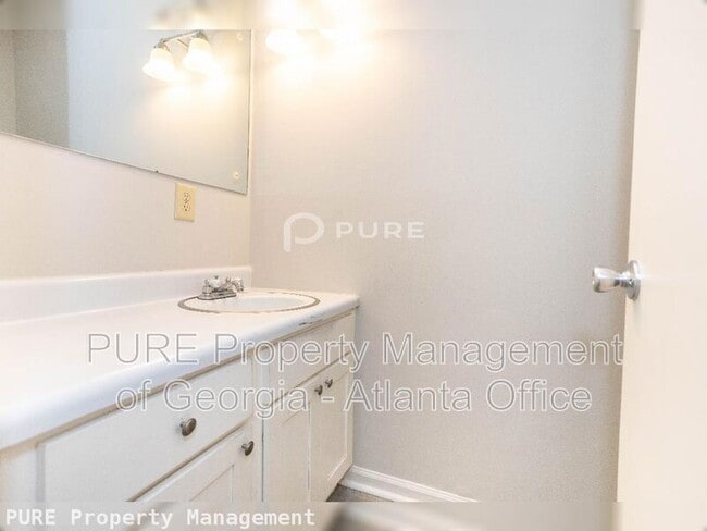 Building Photo - 772 Rogers Way SW