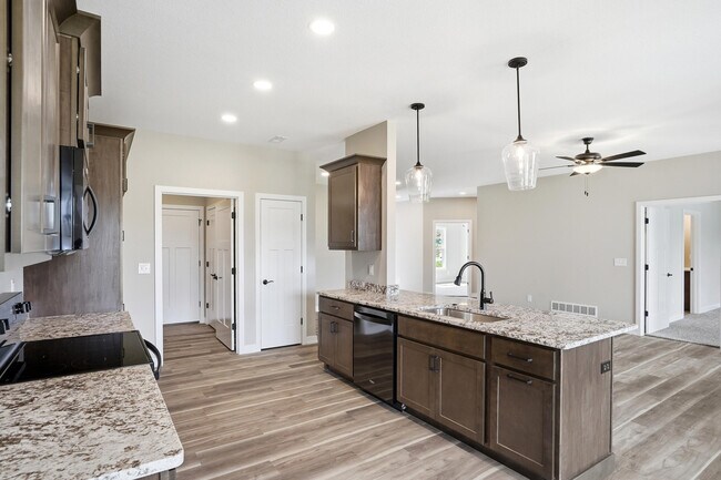 Building Photo - 1044 Stonehaven Dr