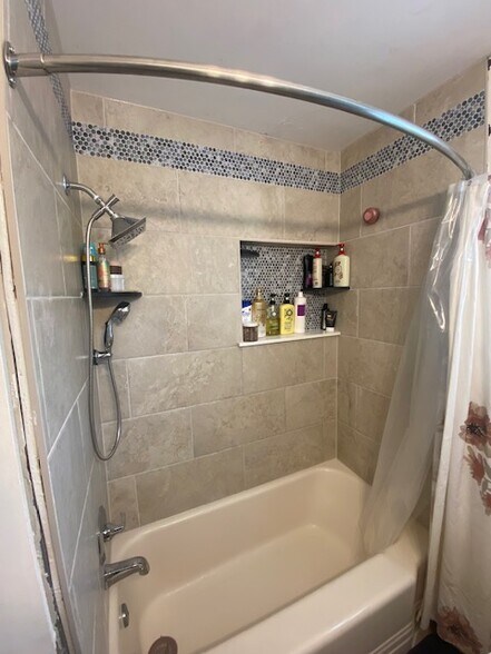 Building Photo - 11 Forrest Dr