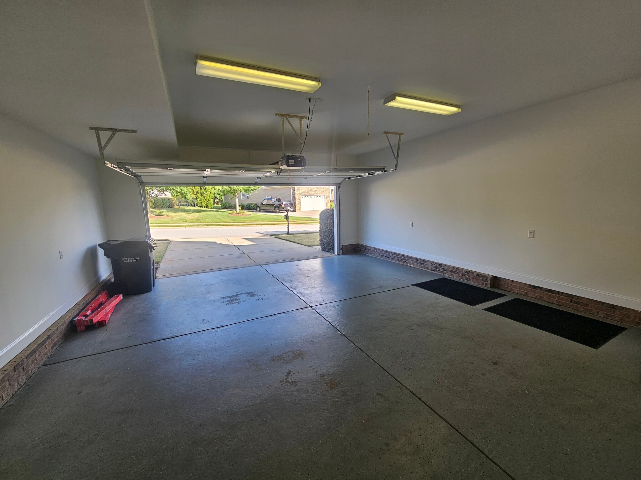 Building Photo - 212 Medford Dr