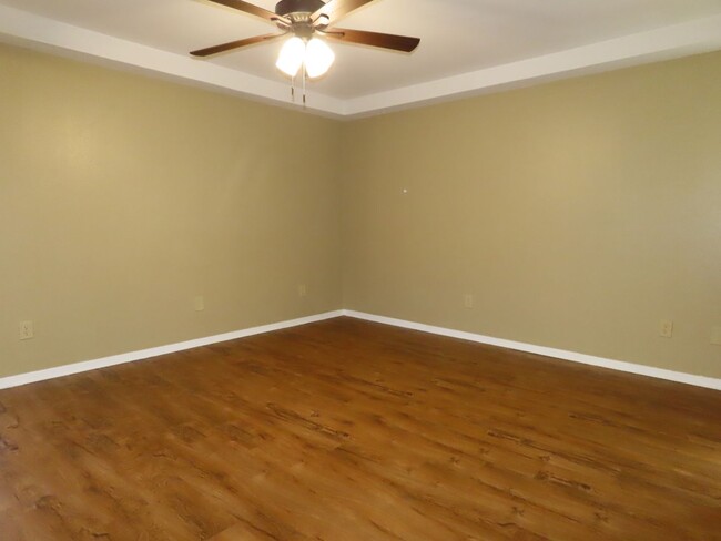 Building Photo - South Tyler - Beautiful 3 Bedroom, 2 Bath ...