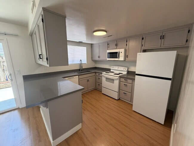 Building Photo - Beautifully Updated Interior – New Flooring, Countertops & Fresh Paint Throughout