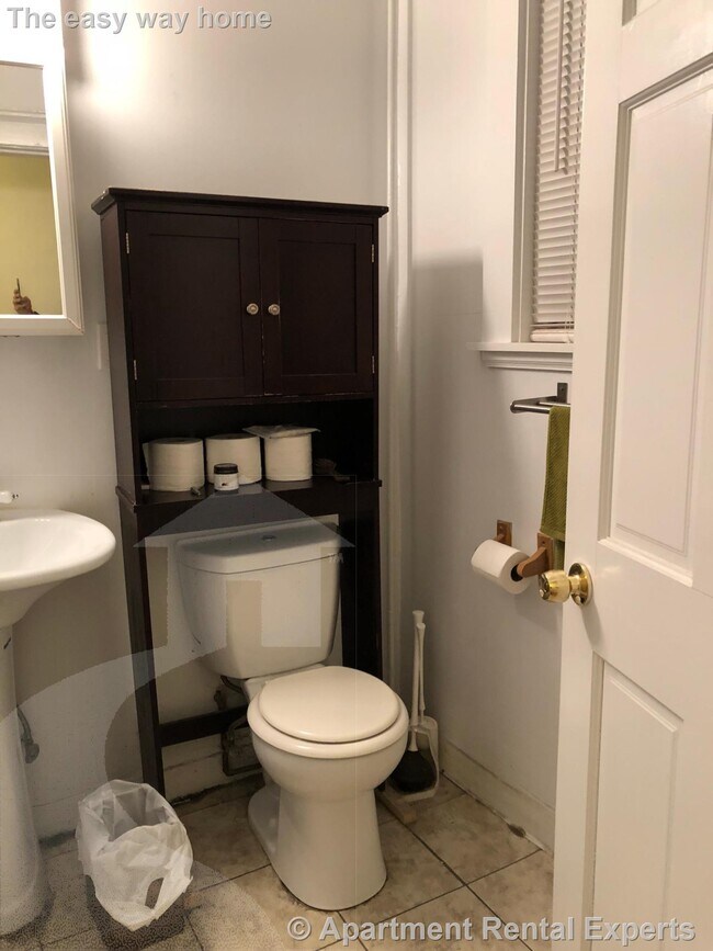 Building Photo - 14 Centre St