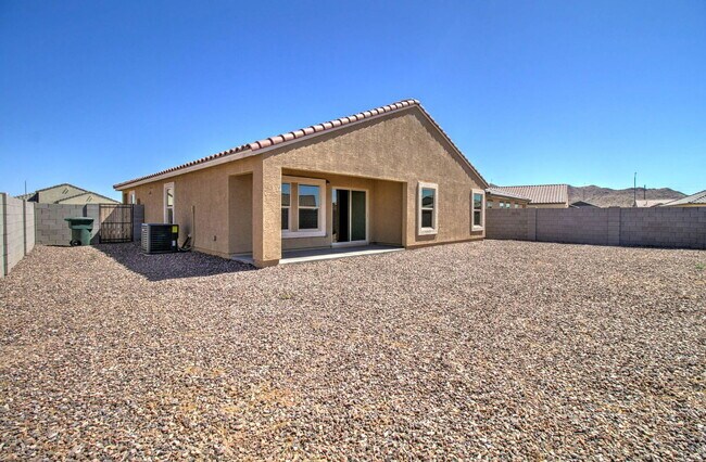 Building Photo - 2028 E Velvet Pl