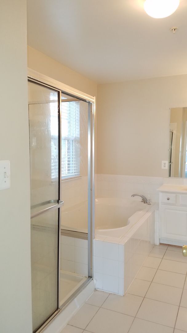 Building Photo - 3 Level *END UNIT* townhouse in Frederick ...