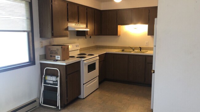 Building Photo - 2125 NW Turner Dr