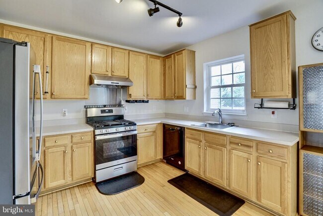 Building Photo - 7372 Ardglass Dr