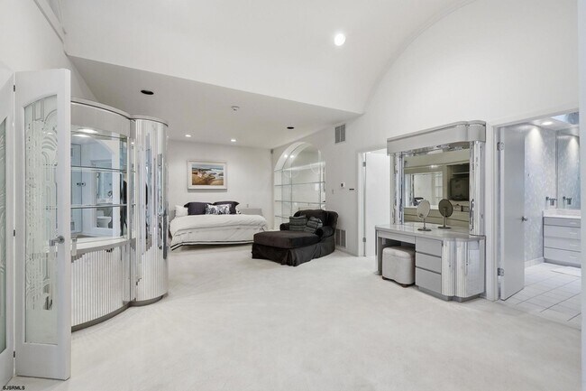 Building Photo - 119 S 11th Ave