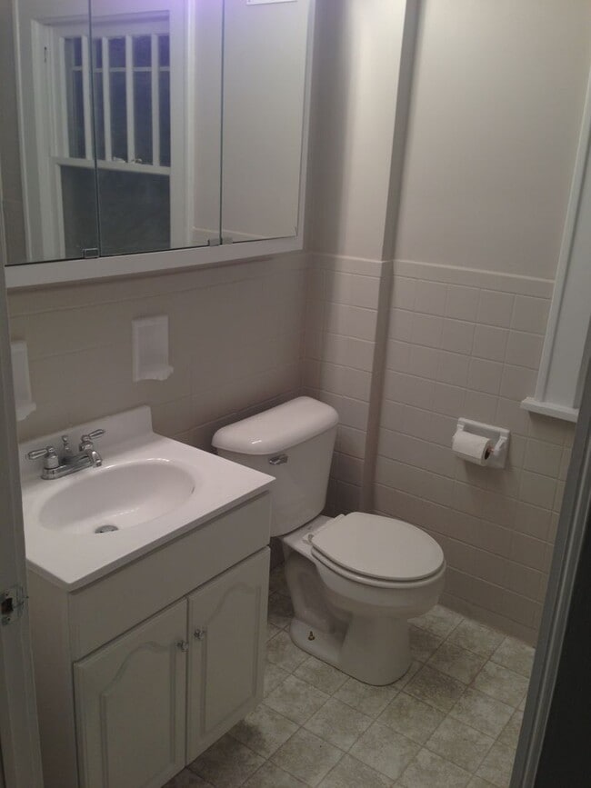 Building Photo - Large 4BR Plain Local Home for Rent