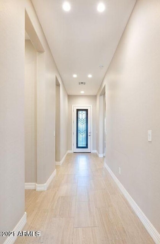 Building Photo - Beautiful 2018 Home in Tierra Del Rio!