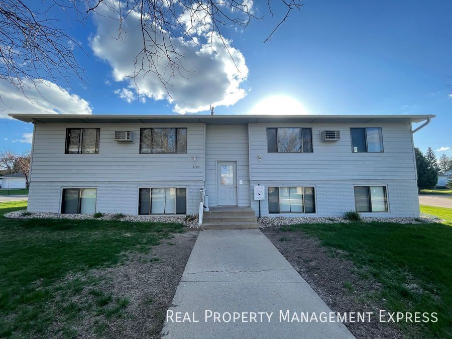 Building Photo - 3711 S Cathy Ave