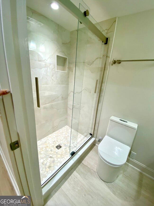 Building Photo - 886 Moore Rd