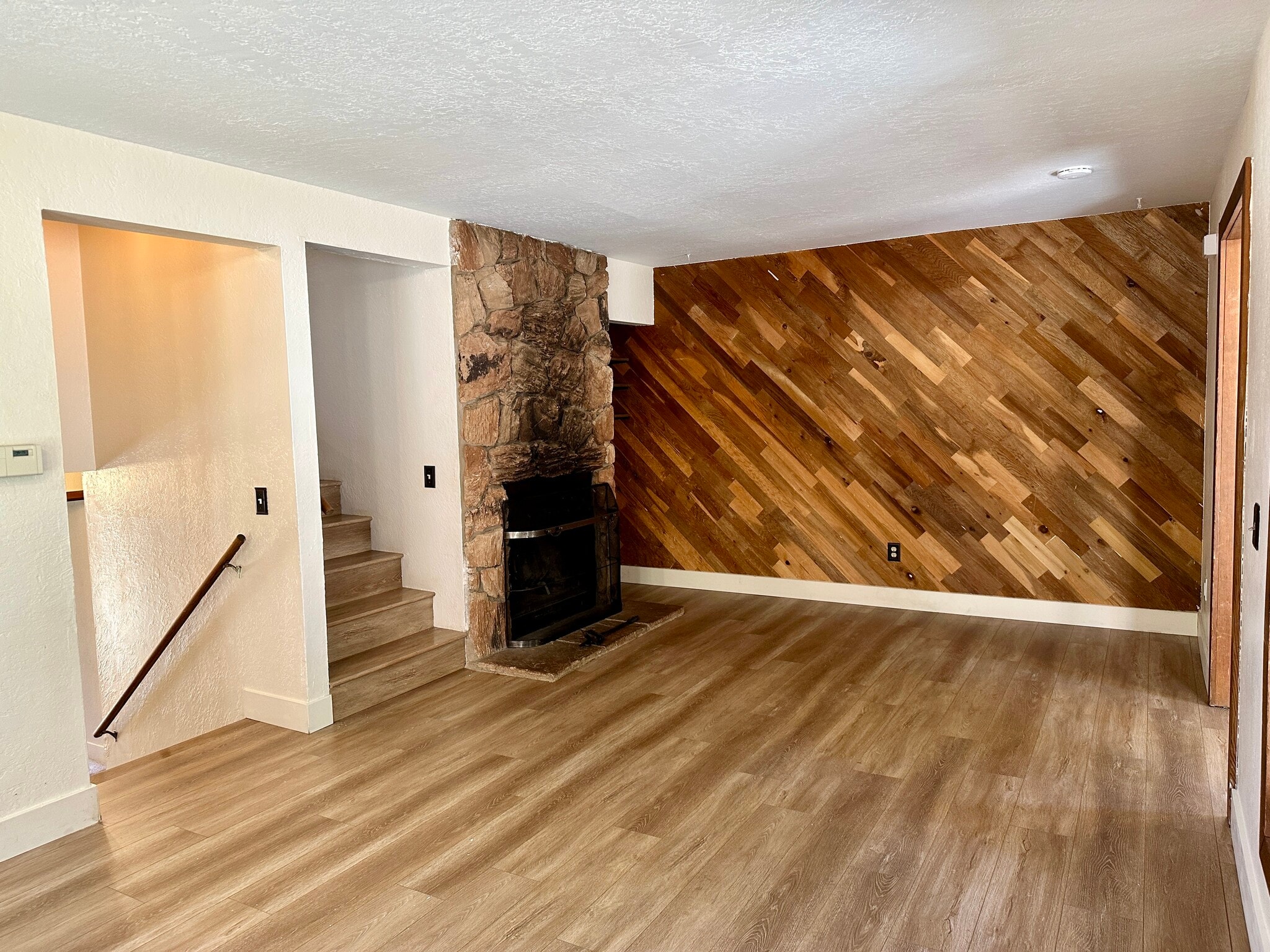 Wood Burning Fireplace - 1055 Tomahawk Trl