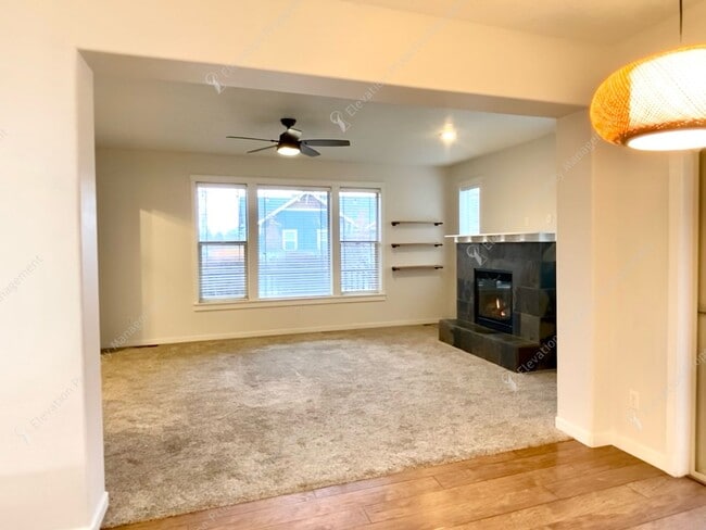 Building Photo - Designer 4BR- 2BA Home by Dry Canyon Park