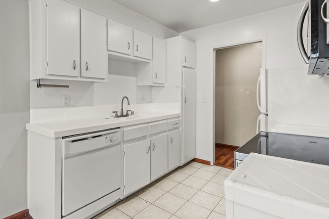 Building Photo - 8641 Lake Murray Blvd