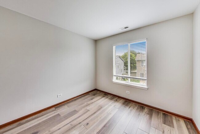 Building Photo - 2710 Glenwood Ct