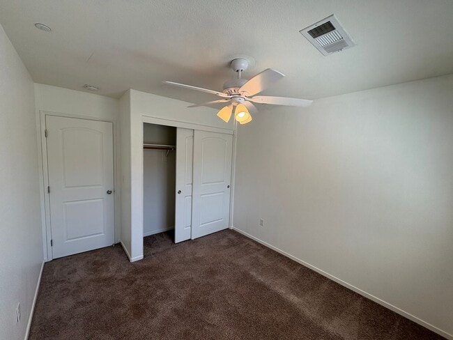Building Photo - Tulare home move-in ready!