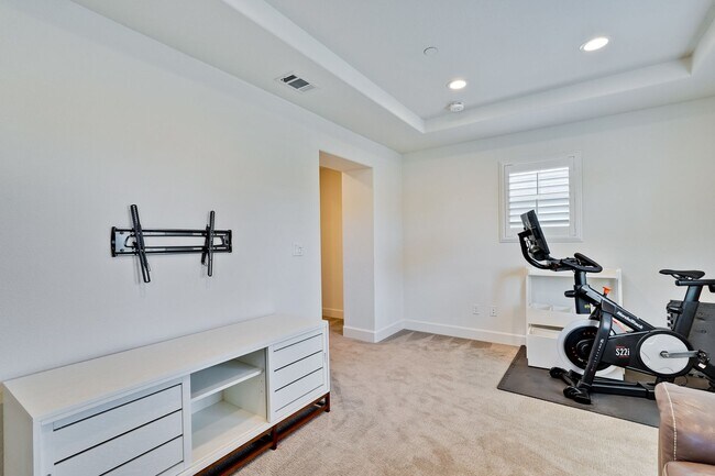 Building Photo - Modern Townhome in Prime Location — Walkab...