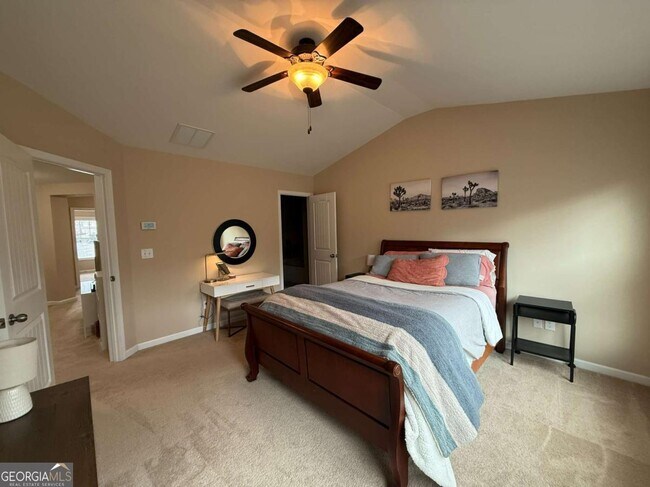 Building Photo - 1055 Hampton Oaks Dr